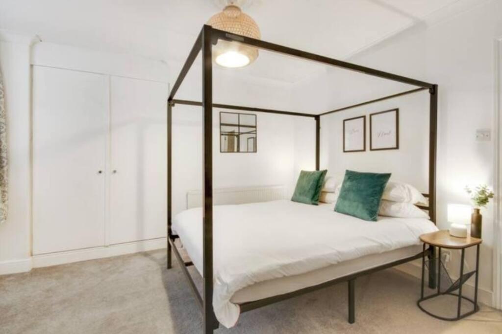 Central 2 Bedroom Garden Flat With Free Parking Роял Тънбридж Уелс Екстериор снимка
